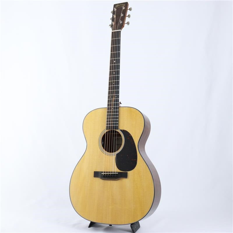 000-12E_Retro_Martin_Martin_02