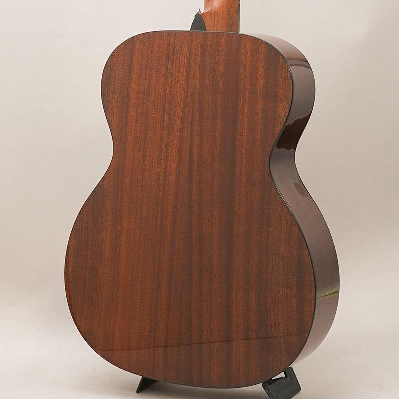 000-12E_Retro_Martin_Martin_02