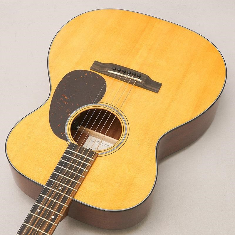 000-12E_Retro_Martin_Martin_05