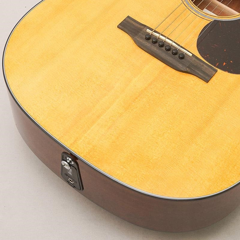 000-12E_Retro_Martin_Martin_08