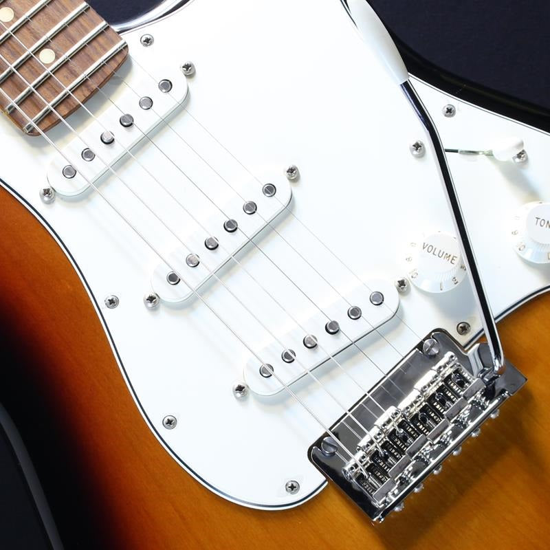 USED_Player_Stratocaster_(3_Color_Sunburst_Pau_Ferro)_04