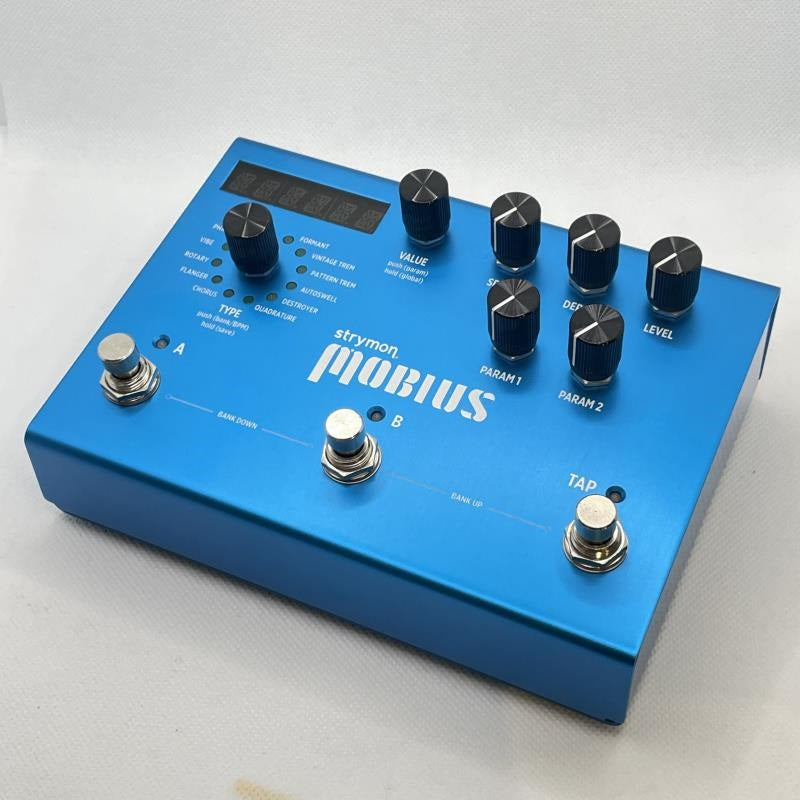 USED_Mobius_01