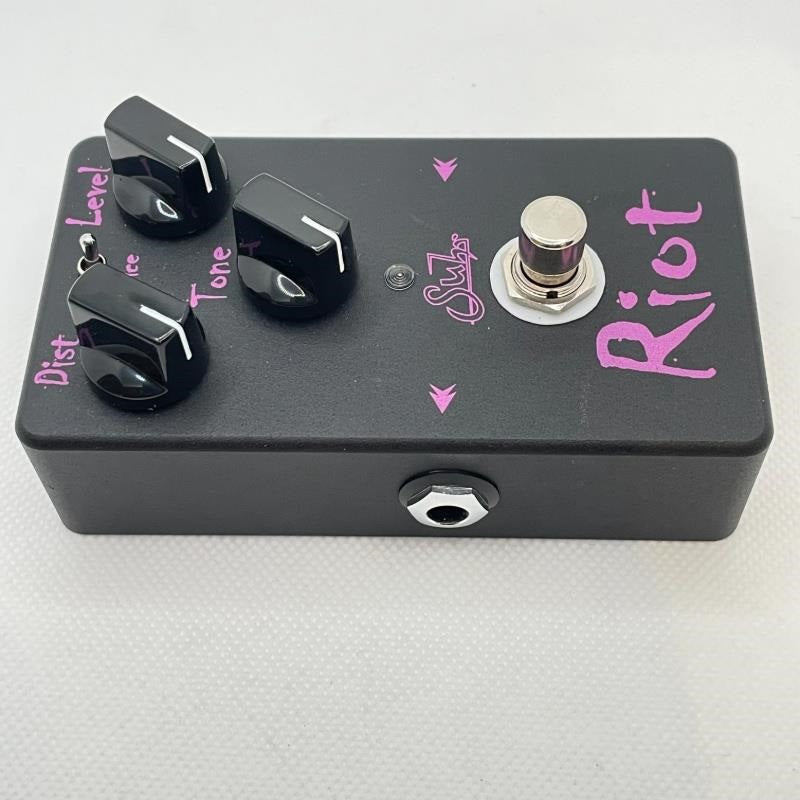 USED_Riot_Black_04