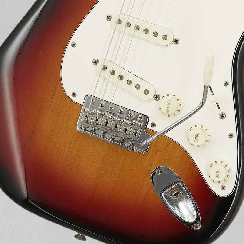 VINTAGE_62_Stratocaster_'82_Sunburst_R_05
