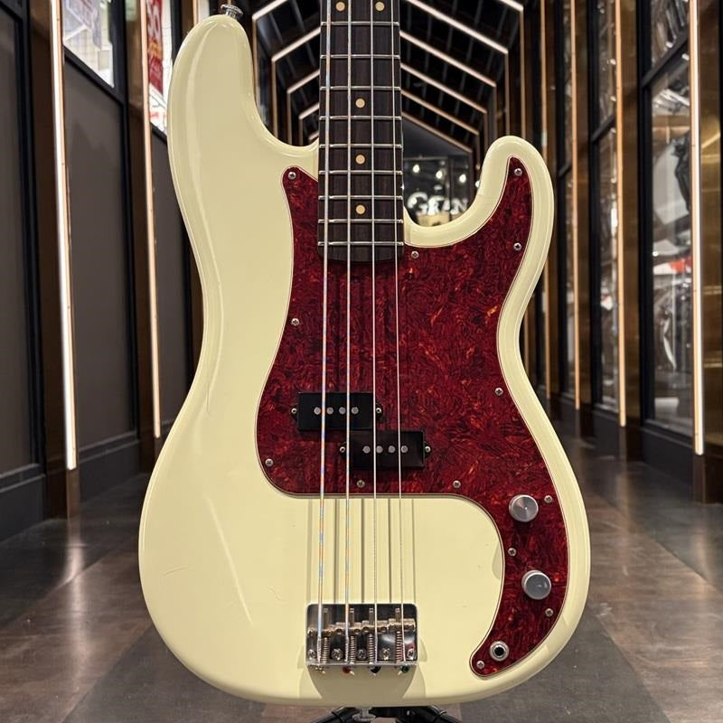 Trad_Master_Series_Beta_P4_(Olympic_White_Light_Aged)_01