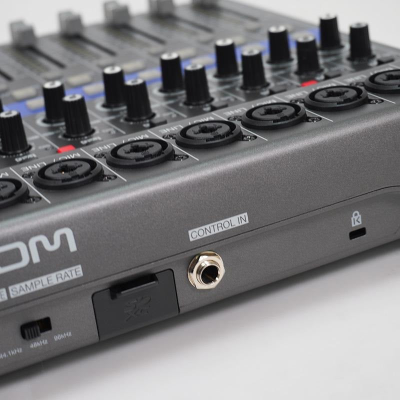 USED_LiveTrak_L-12_(Zoom)_(Live_Track)_(Mixer)_(Interface)_05