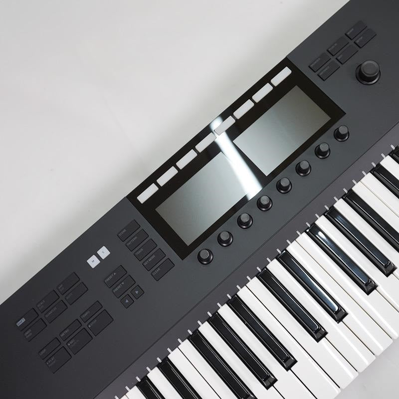USED_Komplete_Kontrol_S61_MK2_-_MIDI_Keyboard_61-Key_Controller_for_DTM_(Desktop_Music)_04
