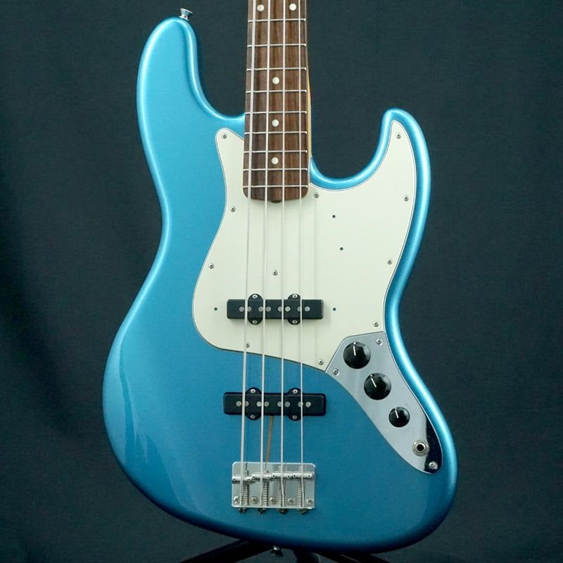 USED_Traditional_60s_Jazz_Bass_(Lake_Placid_Blue)_01