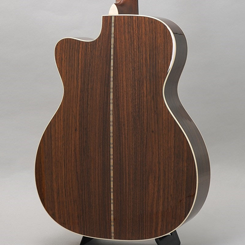CTM_OMC-28_Italian_Alpine_Spruce_Top_#2760634_-Factory_Tour_Promotion_Custom-_Martin_02