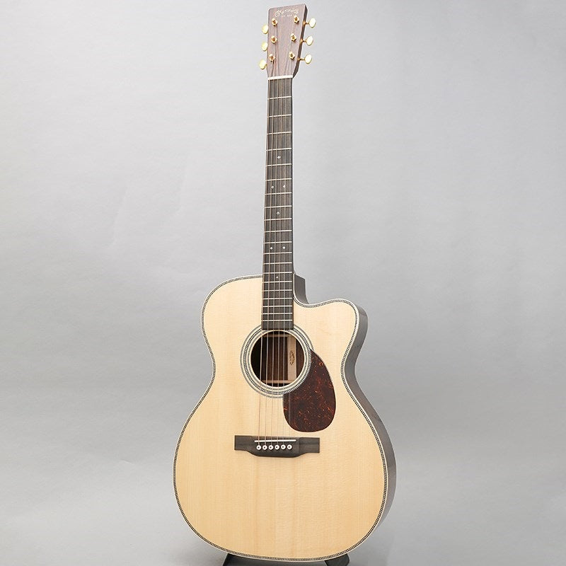 CTM_OMC-28_Italian_Alpine_Spruce_Top_#2760634_-Factory_Tour_Promotion_Custom-_Martin_03