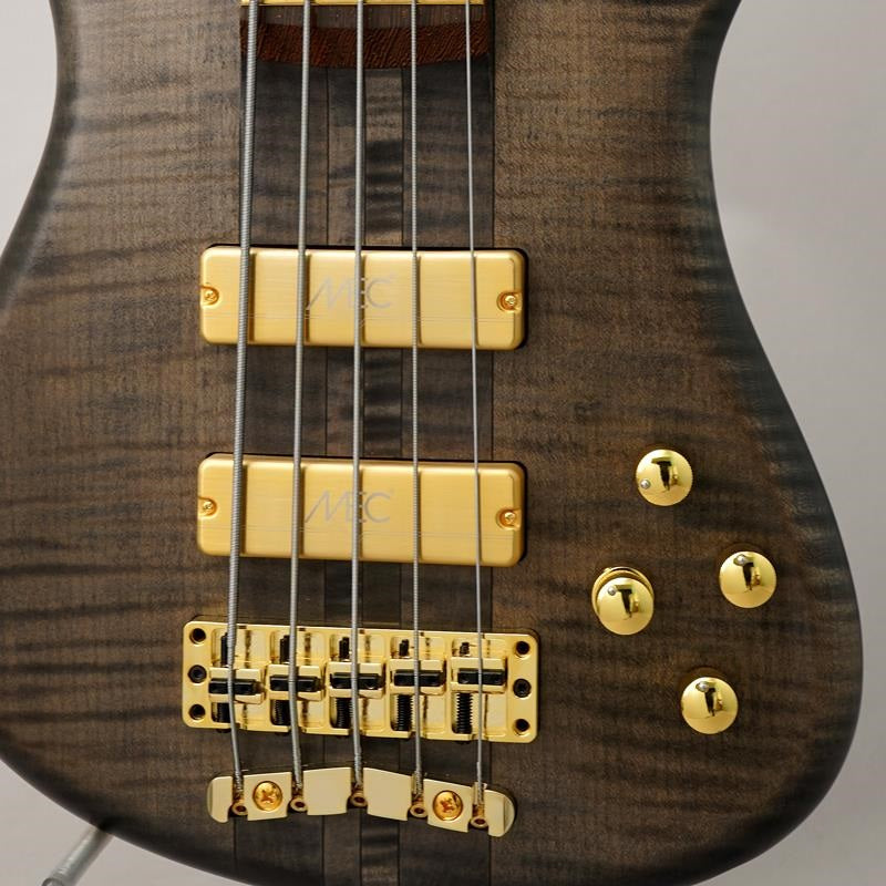 Custom_Shop_Streamer_Stage_I_5st_(Nirvana_Black_Transparent_Satin_Gold_Hardware)_09
