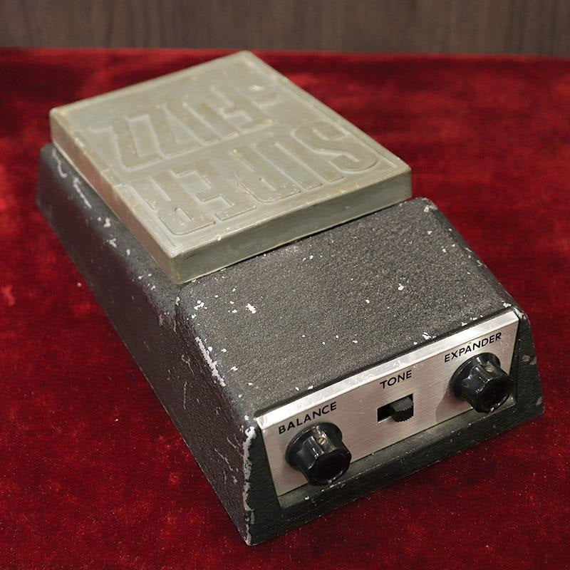 Model_U1075_Super_Fuzz_Black_Green_mid70's_03