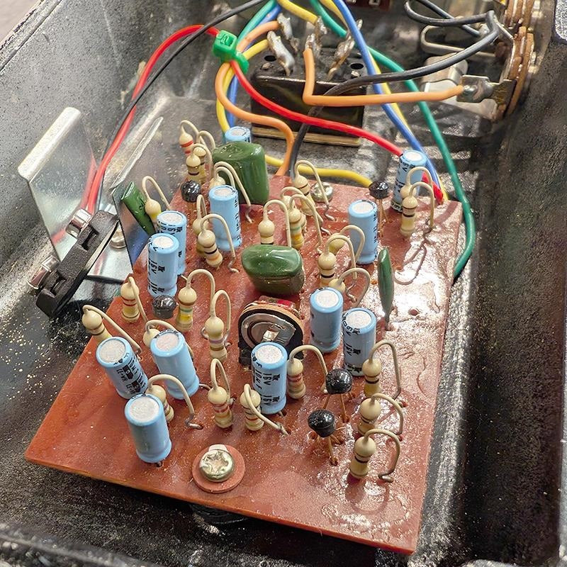 Model_U1075_Super_Fuzz_Black_Green_mid70's_05