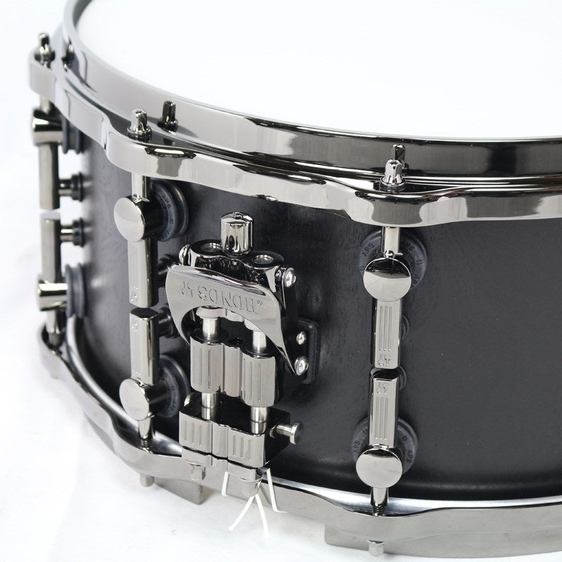 SQ2_14x7_Beech_Medium_Snare_Drum_-_Semi_Gloss_Dark_Roots___Black_Parts_05