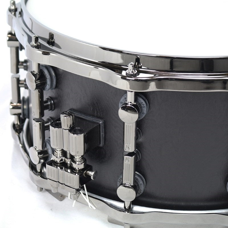 SQ2_14x7_Beech_Medium_Snare_Drum_-_Semi_Gloss_Dark_Roots___Black_Parts_06