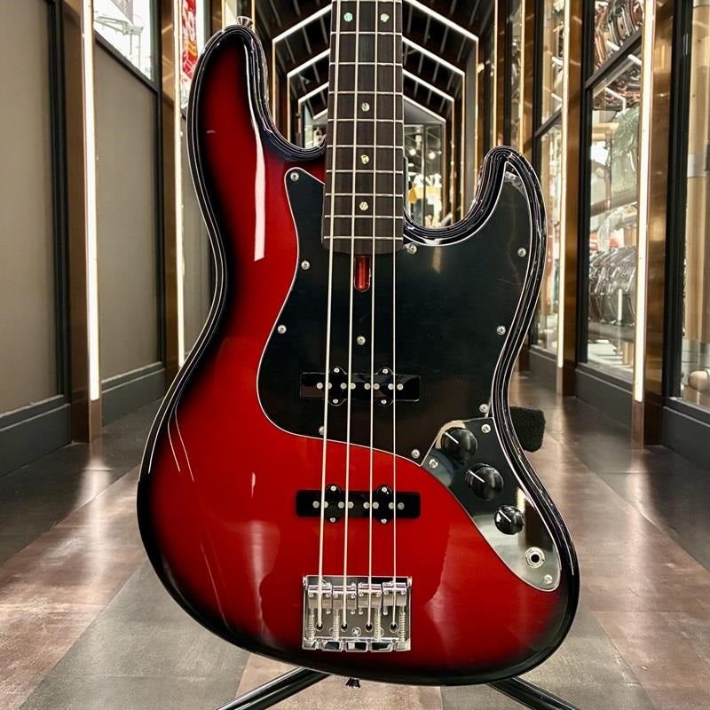 Standard-J_(Candy_Apple_Red_Metallic_Burst)_01