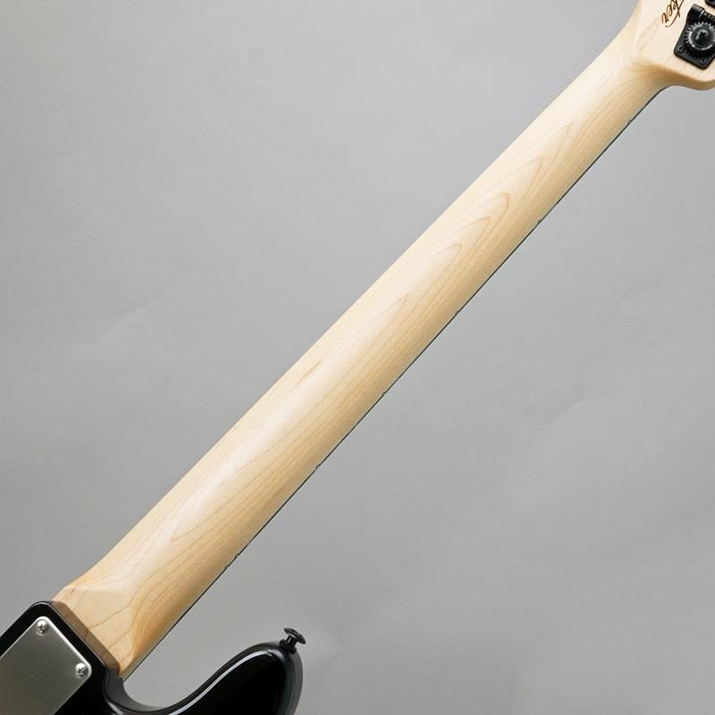 Standard_Series_Beta_J5_XL_(Black_Metallic_Block)_06