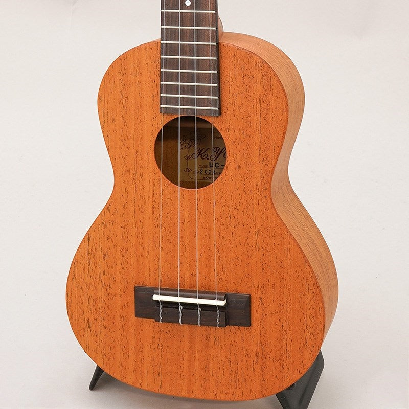 UC-M1_(Japanese-made_concert_ukulele)_by_K_Yairi_01