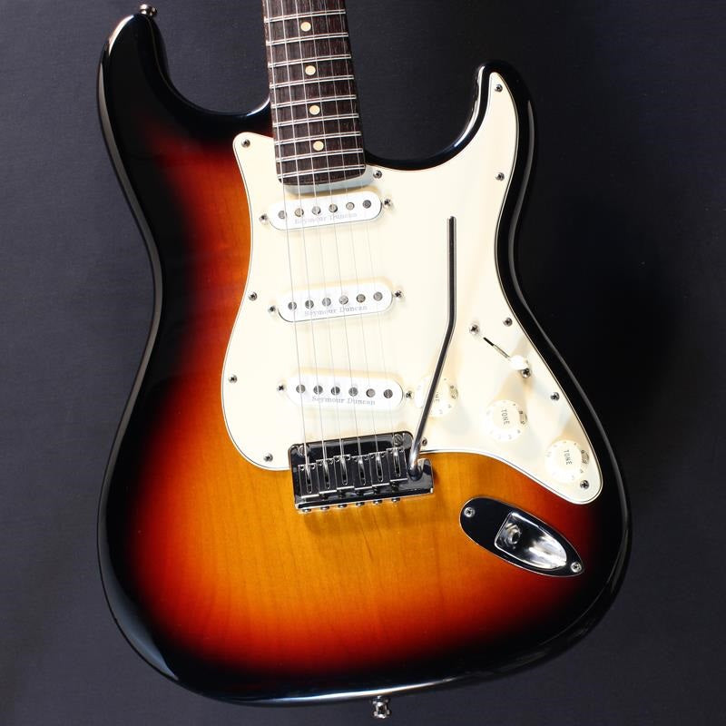 USED_Custom_Classic_Stratocaster_(3-Tone_Sunburst_Rosewood)_01