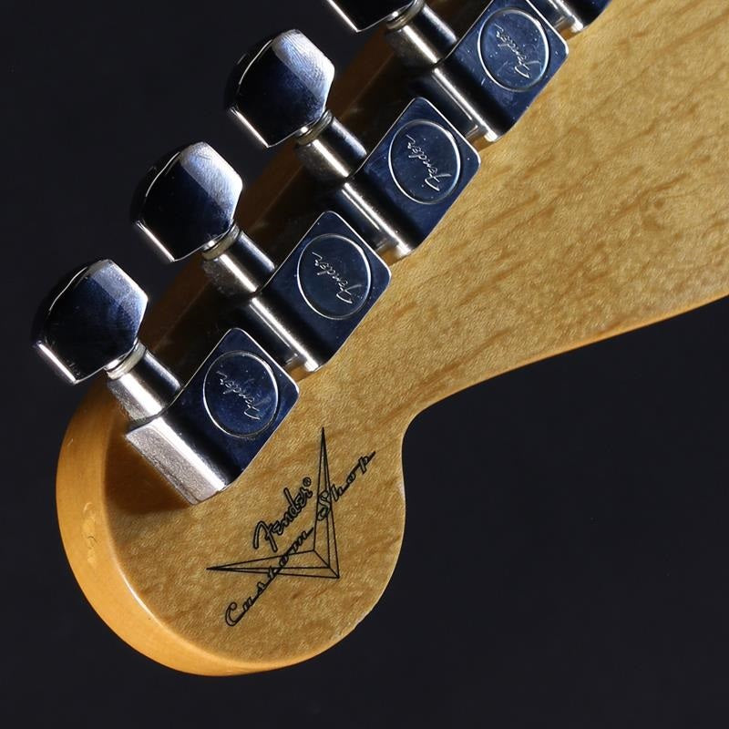 USED_Custom_Classic_Stratocaster_(3-Tone_Sunburst_Rosewood)_10