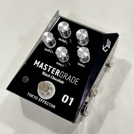 USED_MasterGrade_01_Black_Chocolate_01