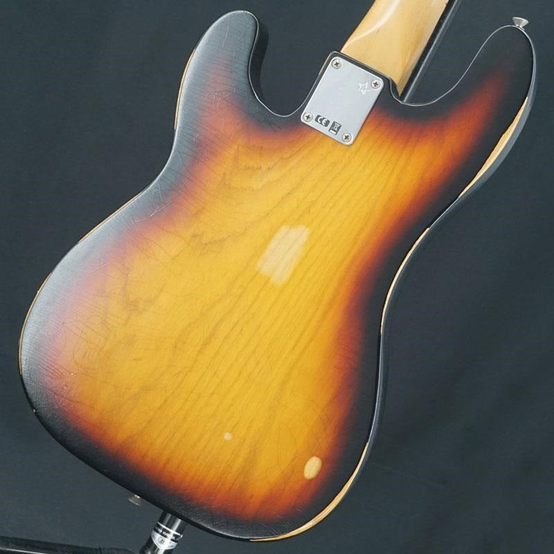 USED_Mike_Dirnt_Road_Worn_Precision_Bass_(3-Color_Sunburst_Maple)_02