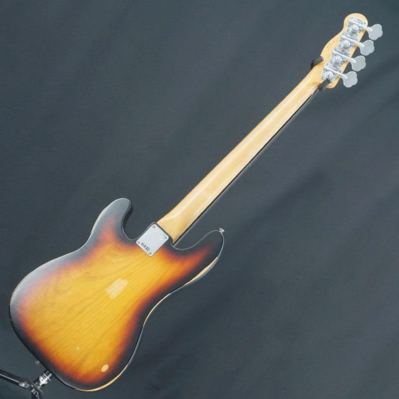 USED_Mike_Dirnt_Road_Worn_Precision_Bass_(3-Color_Sunburst_Maple)_04