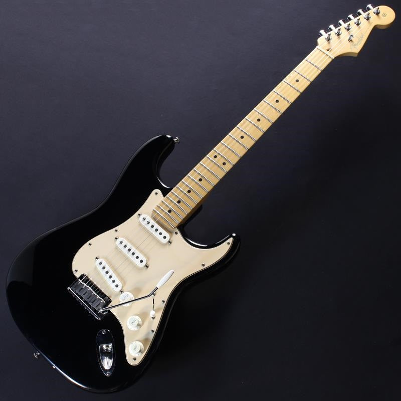USED_American_Stratocaster_(Black_Maple)_02