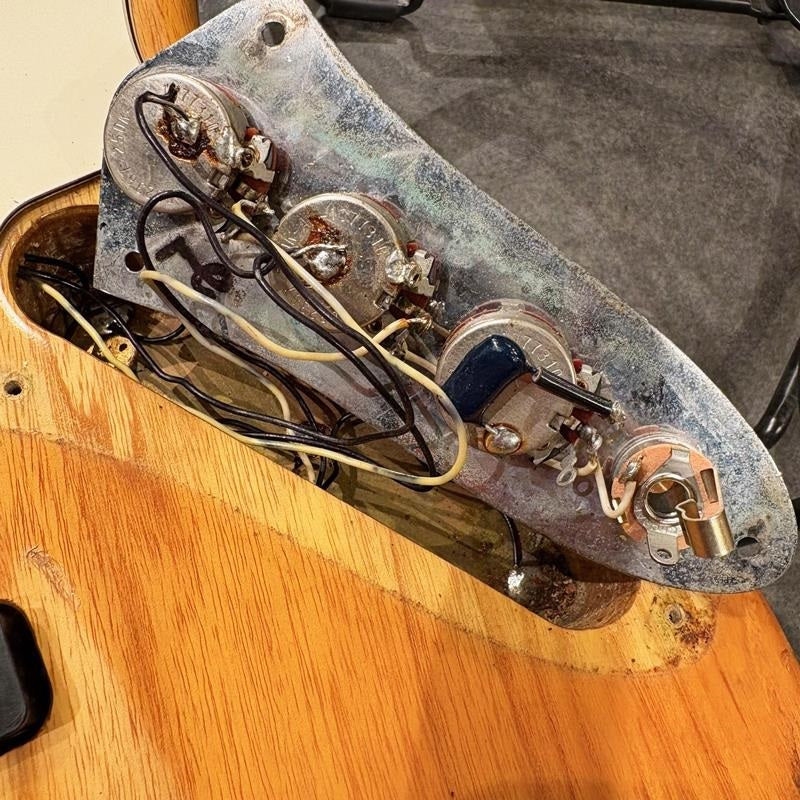 USED_Jazz_Bass_(NAT_M)_'73_06