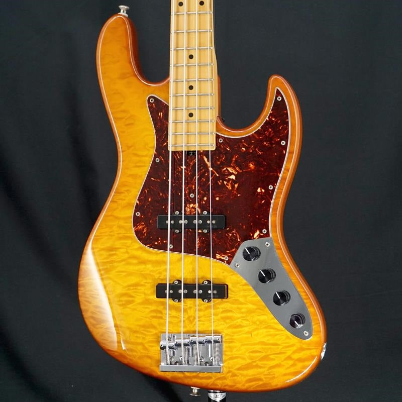 USED_NYC_Vintage_4-string_21-fret_guitar_(Quilted_Maple_Top_Caramel_Burst)_01