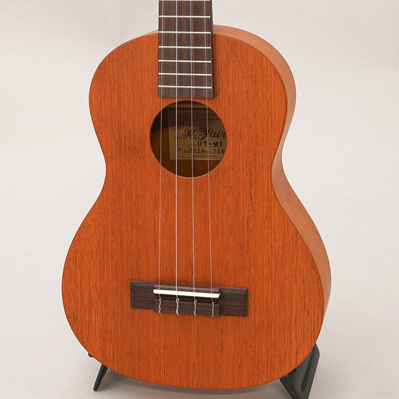 UT-M1_(Japanese-made_tenor_ukulele)_by_K_Yairi_01