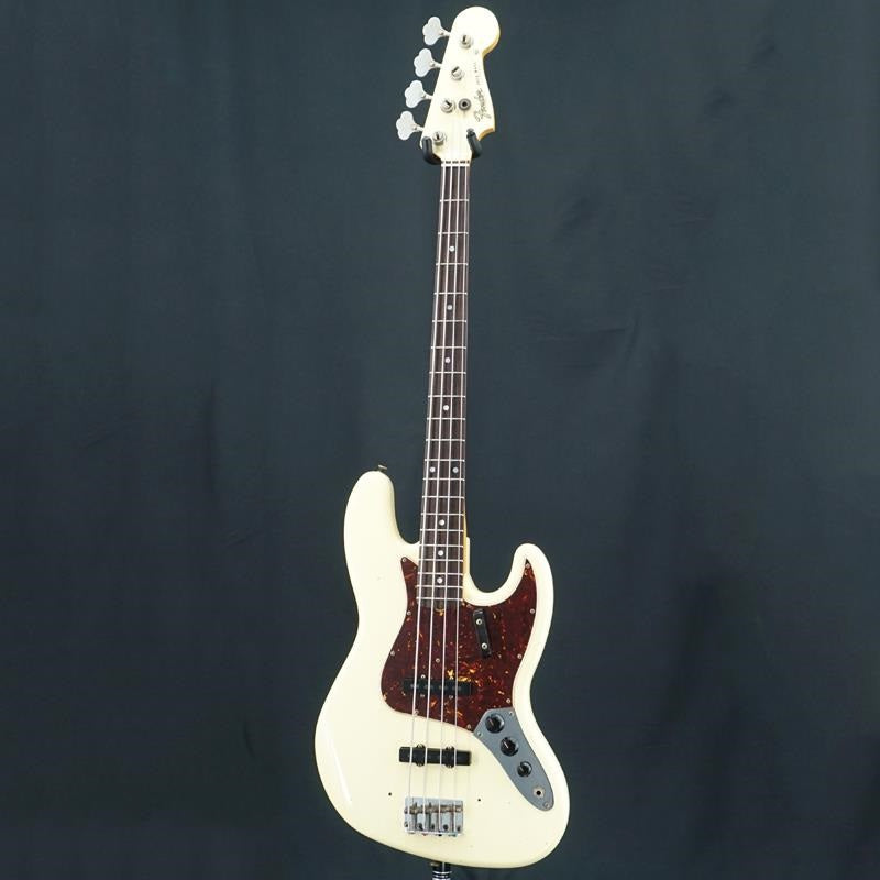 Used_1965_Jazz_Bass_Journeyman_Relic_(Aged_Vintage_White)_03