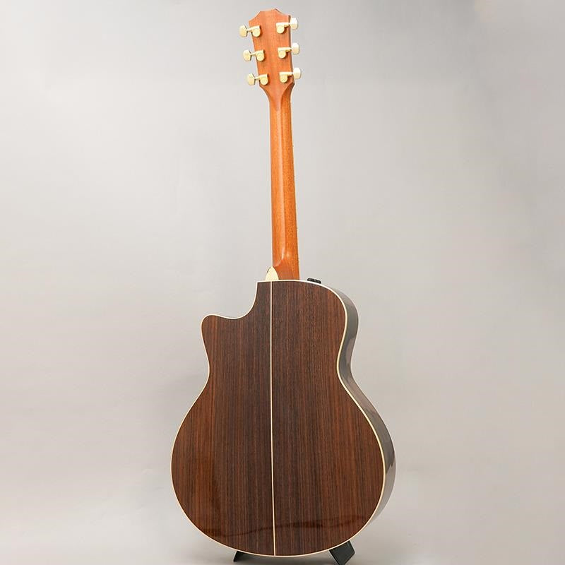 Used_816ce_ES2_First_Edition_'14_Taylor_04