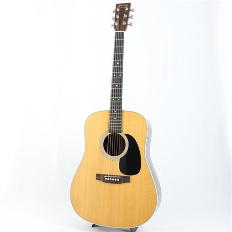 Used_Martin_D-28_(2005_model)_02