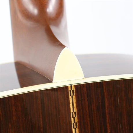 Used_Martin_D-28_(2005_model)_09