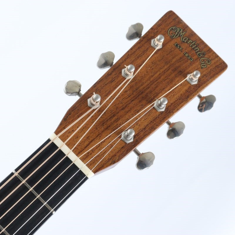 Used_Martin_HD-28V_(with_pickup_installed,_2016_model)_04