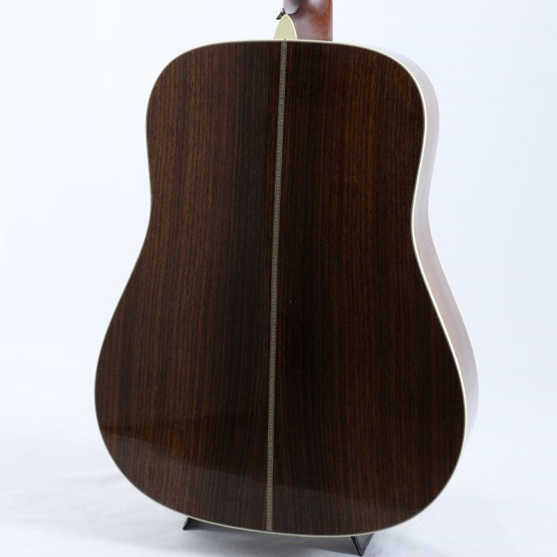 Used_Martin_HD-28V_(with_pickup_installed,_2016_model)_06