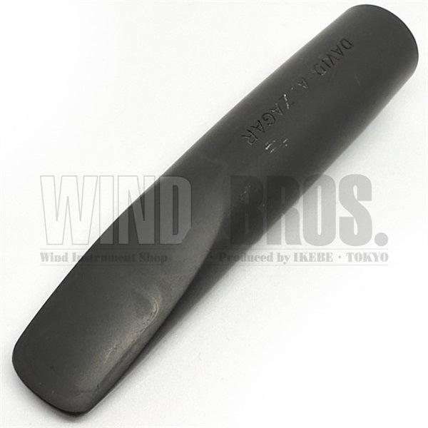 Used_tenor_saxophone_mouthpiece_by_David_A__Zagar,_metal_01