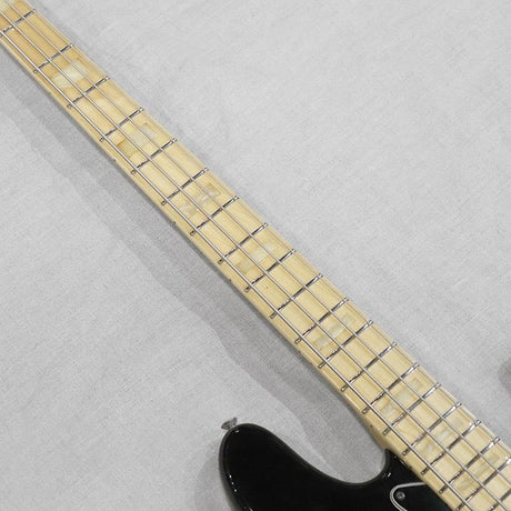 VINTAGE_Jazz_Bass_'77_Black_M_09