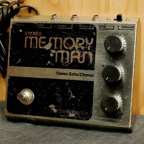VINTAGE_Stereo_Memory_Man_Stereo_Echo_Chorus_'83_Black_Red_01