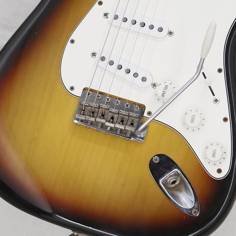 VINTAGE_Stratocaster_'70_Sunburst_R_05