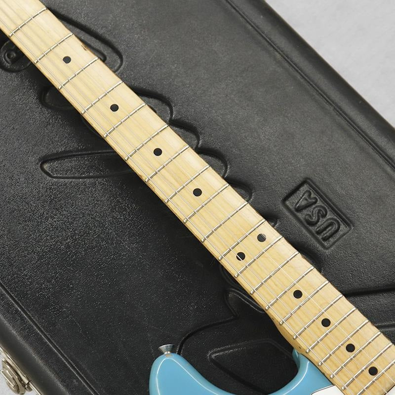 VINTAGE_Stratocaster_'81_MauiBlue_M_09