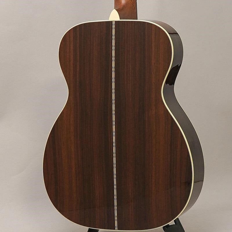 00-28_Standard_Martin_Martin_02