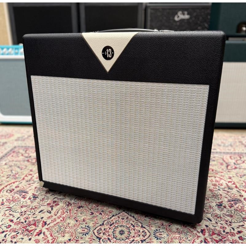 1x12f_Speaker_Cabinet_[Black__ivory_bronco_v]_01