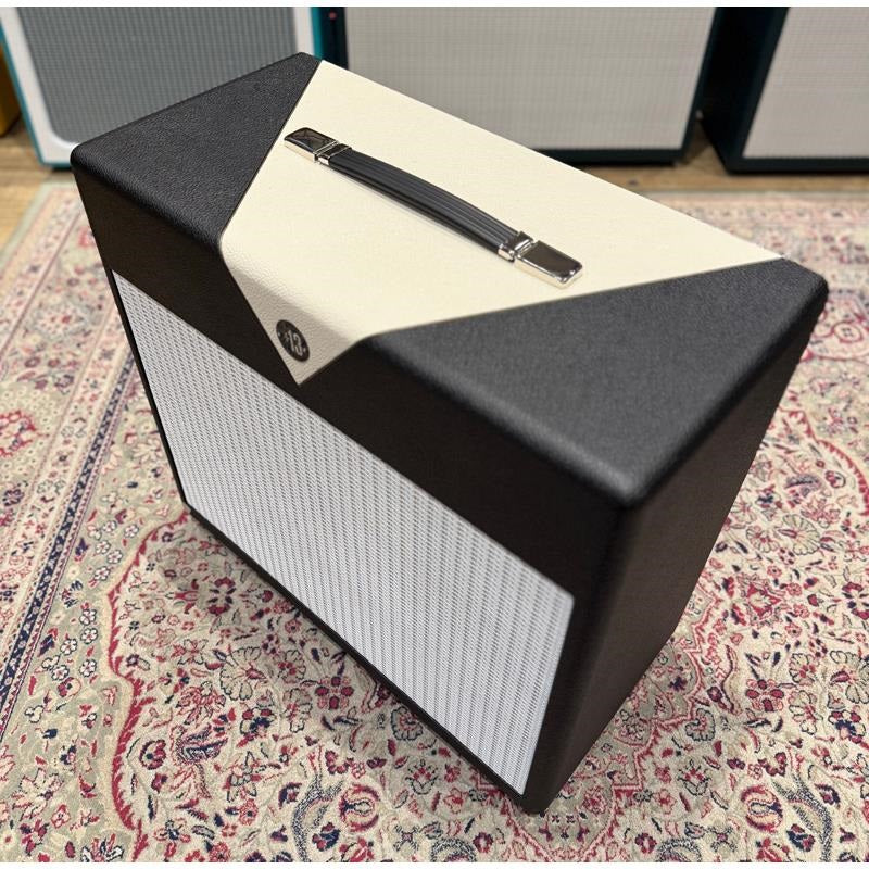 1x12f_Speaker_Cabinet_[Black__ivory_bronco_v]_03