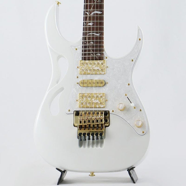 PIA3761-SLW_(Stallion_White)_[Steve_Vai_Model]_01