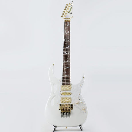 PIA3761-SLW_(Stallion_White)_[Steve_Vai_Model]_02