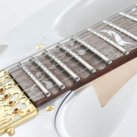 PIA3761-SLW_(Stallion_White)_[Steve_Vai_Model]_06
