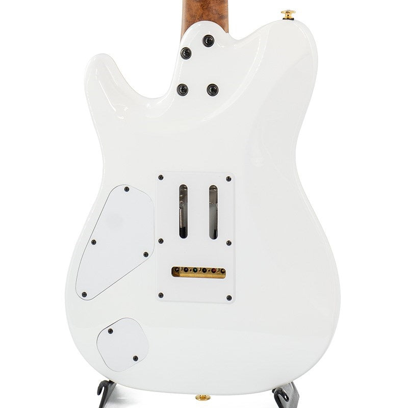 LB1-WH_[Lari_Basilio_Signature_Model]_07