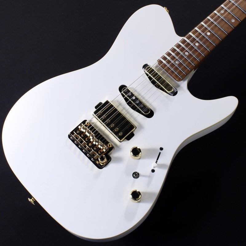 LB1-WH_[Lari_Basilio_Signature_Model]_03